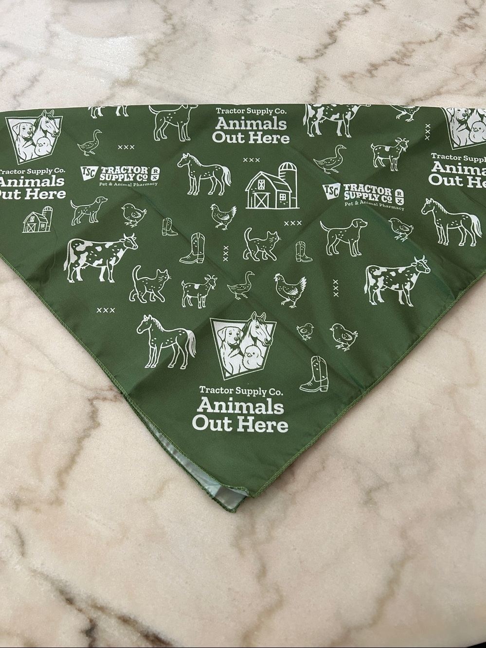 Pet Bandana Tractor Supply Co. Animals out here Scarf-Brand New Large Dog scarf